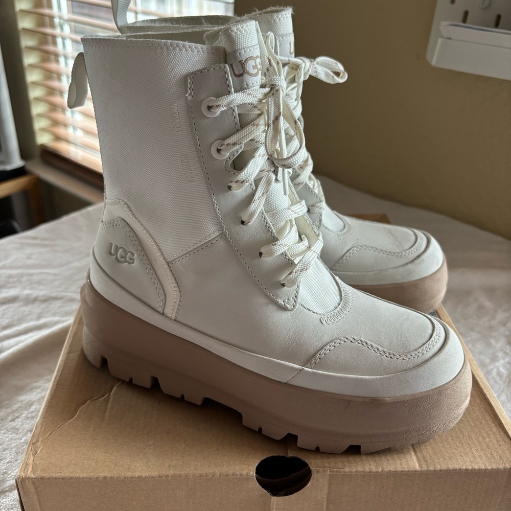 UGG Women's The Ugg Lug Lace-Up Platform Boots White/Cream Size 5